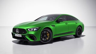 AMG Sonderedition in „green hell magno“: Das viertürige AMG GT Coupé wird als Verbrenner- und Hybrid-Variante von der zweiten Jahreshälfte 2023 an bei Valmet in Finnland gebaut.  (Bild: Mercedes-Benz)