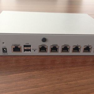 Die sechs Netzwerkanschlüsse der Cyberoam UTM erlauben eine Segmentierung des Netzwerks.
