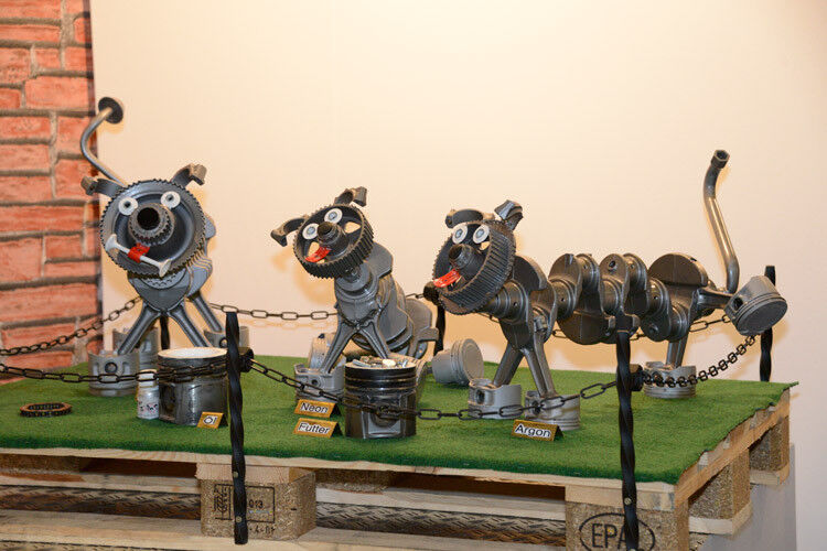 In der Werkstatt sind die Hunde los (eingereicht von Rhön Energie Verkehr). (Foto: Schramböhmer)