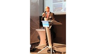 Uwe Bauer begrüßt die Händler auf der Konferenz. (Archiv: Vogel Business Media)