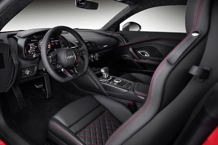 Im Innenraum hat Audi mit dem Virtual Cockpit die Mittelkonsole verschlankt und alle wichtigen Informationen in ein 12,3 Zoll großes Display direkt vor den Fahrer platziert. (Foto: Audi)