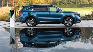 Die Preisliste des Kia Sorento Plug-in-Hybrid startet bei 53.940 Euro. (Bild: Kia)