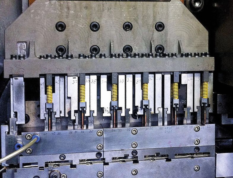 Bihler-Stanzautomat mit einem Linearwerkzeug. (Bild: Cefeg)