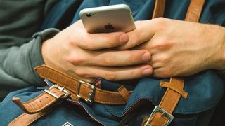 Besonders Smartphones sind zu ständigen Begleitern geworden – beruflich und privat. (Pixabay)