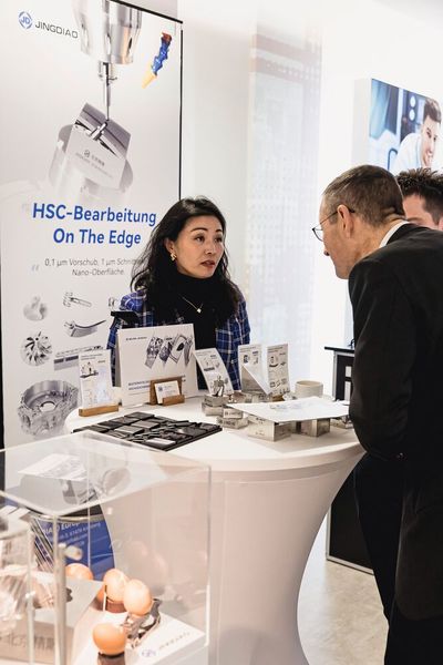 In den Pausen ging es in die Ausstellung.  (Bild: Stefan Bausewein)