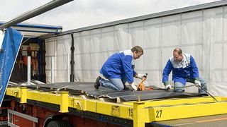 Der neue Lkw-Auflieger lässt sich komplett öffnen und in ihre einzelnen Bestandteile zerlegen. Bild: Thyssen-Krupp Stainless (Archiv: Vogel Business Media)