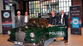Lokmuseum Markburg (v.l.): Michael Kraft, Präsident Kfz-Landesverband Hessen; Joachim Kuhn, Geschäftsführer Kfz-Landesverband Hessen; Dr. Thomas Spies, Oberbürgermeister der Universitätsstadt Marburg und  Ralf Funke, Obermeister der Kfz-Innung Marburg. (Bild: Kfz-Gewerbe Hessen)