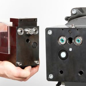 Neue Schnellwechsel- und Kupplungsplatten für Drehmodule ermöglichen die rasche Kombination verschiedener Elemente ohne hinderliche und störungsanfällige Medienleitungen.