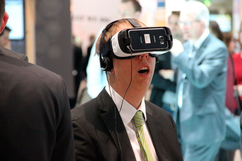 VR - Virtual Reality gehörte zum Bild in fast jeder Halle der Cebit. (Bild: Robert Horn)
