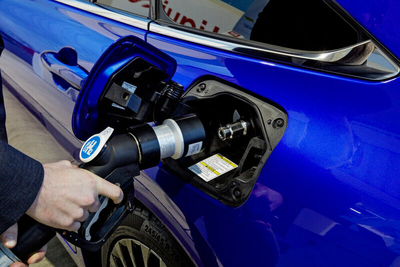Toyota hat die zweite Generation seines Brennstoffzellen-Fahrzeugs Mirai auf dem Markt. 