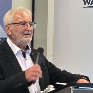 Werner Schmidt gründete 1986 die deutsche WAM-Tochter, zunächst im Dachgeschoss seines Hauses. (Bild: Sabine Mühlenkamp)