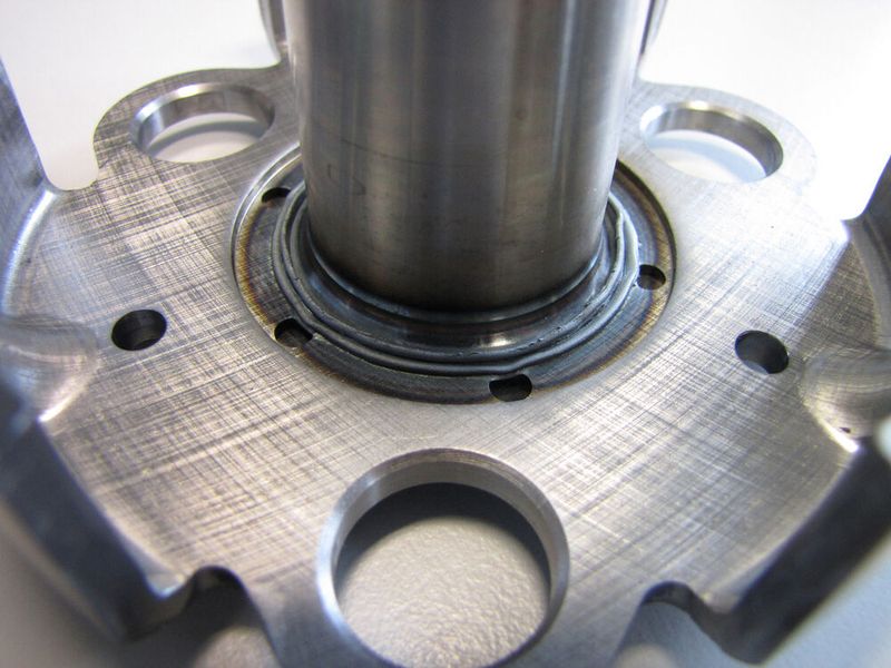 So sieht eine Schweißnaht aus, wie sie beim Reibschweißen ensteht. (Bild: Klaus Raiser)