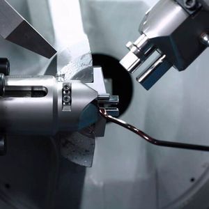 Der Hairpin-Biegeprozess auf dem Wafios Speed Former.