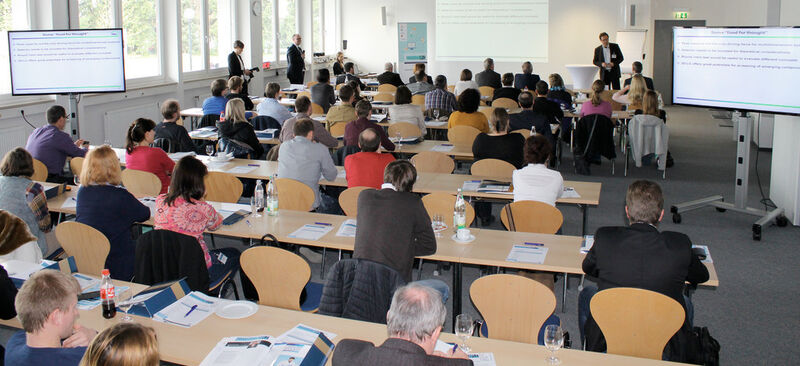 Abb. 1: Rund 70 Teilnehmer trafen sich Ende April in Würzburg zum ersten HPLC-Praxistag. (Bild: LABORPRAXIS)