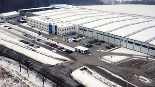 Knapp 25.000 Quadratmeter Produktionsfläche stehen dem Unternehmen Dr. Schneider nach der Erweiterung zur Verfügung. (Foto: Dr. Schneider)