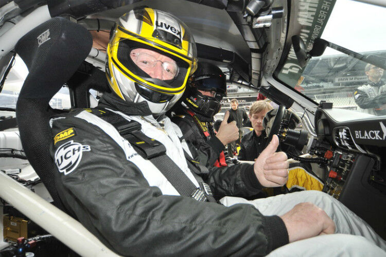 Den Rennsport hängte Robert Rademacher nach der Hochzeit an den Nagel, aber als Co-Pilot war er auch noch 2011 im Rahmen einer Sitzung des Ausschusses Öffentlichkeitsarbeit unterwegs. (Foto: Zietz)