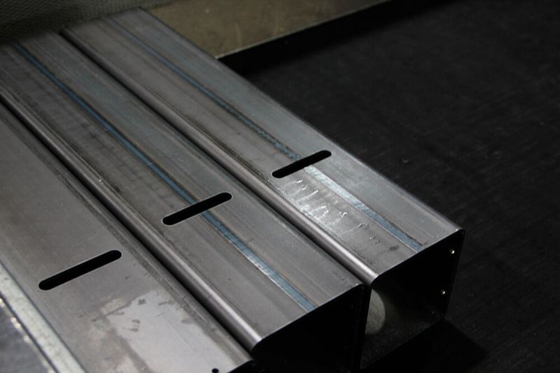 Die Laserschneidmaschine von Trumpf ermöglicht verzugsfreie Schnitte (Reinold Schäfer)