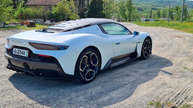 Auf Macho-Spoiler kann der Maserati-Sportler so glücklicherweise verzichten. (Bild: Michael Kirchberger/Ampnet)