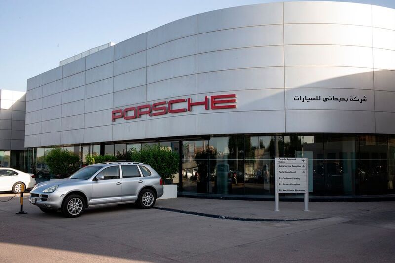Das Porsche-Zentrum in Kuwait-Stadt unterscheidet sich äußerlich kaum von den deutschen Repräsentanzen der Zuffenhausener.  (Bild: press-inform)