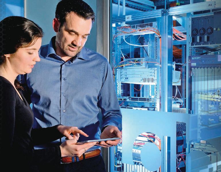 IT-Beratern gelingt es durch ihren neutralen Blick von außen oft am besten, verschiedene firmeninterne Expertengruppen auf Digitalisierungsprojekte einzuschwören. Der Dienstleister muss dabei vor allem die digitalen Kompetenzen abbilden.  (Bild: Axel Heise)