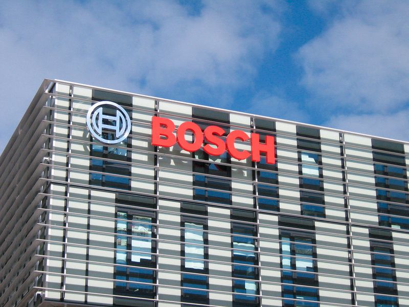 Auf Platz 3 landet Robert Bosch. Positiv nennen die Mitarbeiter das Gehalt und spannende und verantwortungsvolle Arbeit. Die Unternehmensgröße sowie der Platzmangel dagegen sollen negativ herausstechen. (Bild: gemeinfrei, flickr.com)