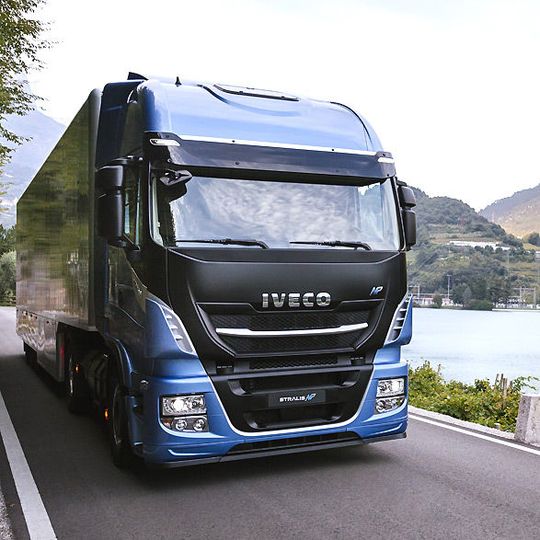Der Iveco Stralis NP (Natural Power) gehört zu jenen Lkw-Modellen, die keine Maut zahlen müssen.(Bild:  Iveco)