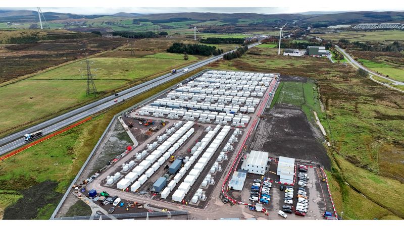 Coalburn liegt im Süden Schottlands, rund 40 Kilometer südlich von Glasgow. Hier wird künftig Europas größter Batteriespeicher mit einer Leistung von 1 GW das Stromnetz durch die Speicherung und Einspeisung überschüssiger erneuerbarer Energie ausgleichen. Die Inbetriebnahme wurde mit Aggregaten und Lastbänken von Aggreko sichergestellt. (Bild:  Aggreko)