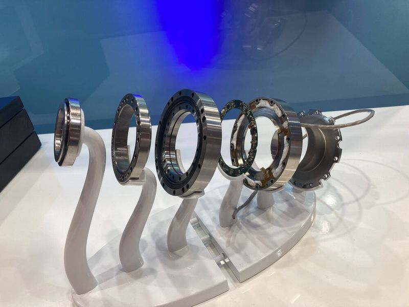 Nabtesco bietet auch sensorisierte Getriebe für die Zustandsüberwachung an, wie das OP-051-HHN digital. (Bild: Stefanie Michel)