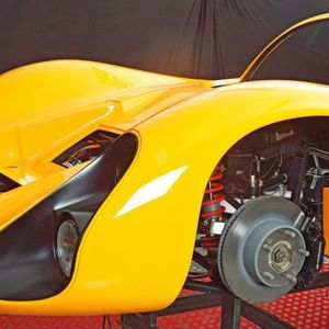 Kreisel Evex 910e: Der Elektromobilitäts-Spezialist Kreisel hat einen EVEX-Porsche 910 vollständig zum elektrischen Supersportwagen umgerüstet. Der Kreisel EVEX 910e schafft mehr als 300 Kilometer pro Stunde, beschleunigt in 2,5 Sekunden von 0 auf 100 und verfügt im Gegensatz zum historischen Original von Porsche über eine Straßenzulassung (H-Kennzeichen).