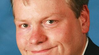 Björn Filter, technischer Anwendungsberater der Arntz GmbH + Co. KG, Remscheid: „Auch wenn Sonderlegierungen und Spezialstähle gesägt werden müssen, gibt man beschichteten Sägebändern zum Teil den Vorzug.“ Bild: Arntz (Archiv: Vogel Business Media)
