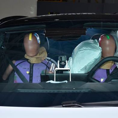Euro-NCAP hat neue Prüfkriterien entwickelt – zwei E-Autos haben bereits fünf Sterne im neuen Testverfahren erhalten.  (Bild: Euro-NCAP)