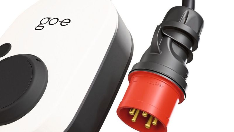 Go-E bietet einige Adapter für den Gemini Flex. (Bild: Go-E)