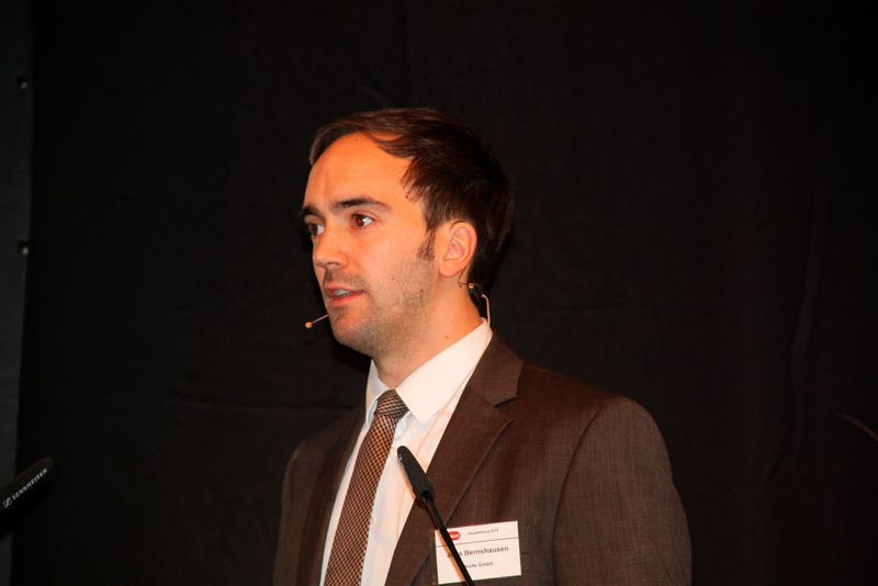 Dr. Jens Bernshausen, Invite, stellte die neuesten Entwicklungen bei den modularen Anlagen und MTP, einer herstellerneutralen Beschreibung  von Modulen und Teilanlagen vor. (Bild: PROCESS/Sabine Mühlenkamp)