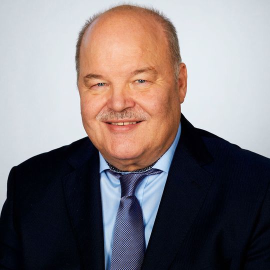 Albert Vetterl, Präsident und Landesinnungsmeister des bayerischen Kraftfahrzeuggewerbes, freut sich auf die IAA in München.(Bild:  Foto Behrbohm, Augsburg)