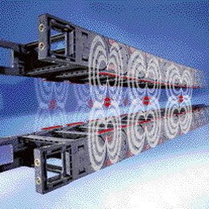 Die Magnete sind so gepolt, dass sie sich abstoßen, wenn sie sich gegenüberstehen. Daher kann sich das Obertrum nicht auf das Untertrum legen.