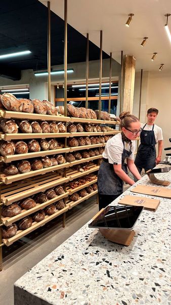 Auf dem Verkaufstresen gibt es iPads, die mit einem Kassensystem verbunden sind. (Bild: Vogel IT-Medien)