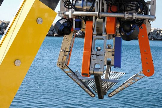 Der autonome Unterwasser-Tauchroboter der TUM beim Einsatz in Marseille in Frankreich.(Bild:  Andreas Schmitz / TUM)