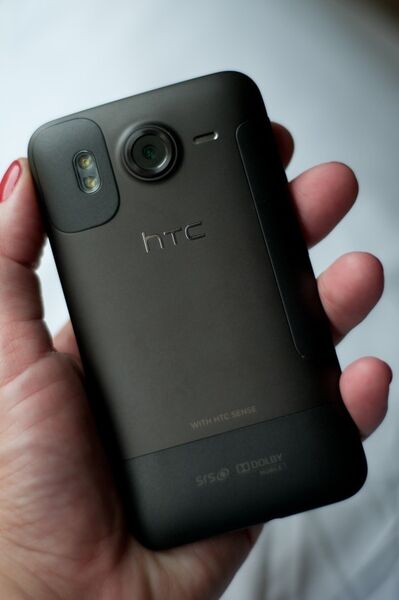 Das HTC Desire HD macht mit der 8 Megapixel Kamera mit Doppel-LED-Blitz seinem Namen Ehre und schießt nicht nur tolle Fotos, sondern nimmt auch Videos in HD-Qualität mit 720p auf. (Archiv: Vogel Business Media)