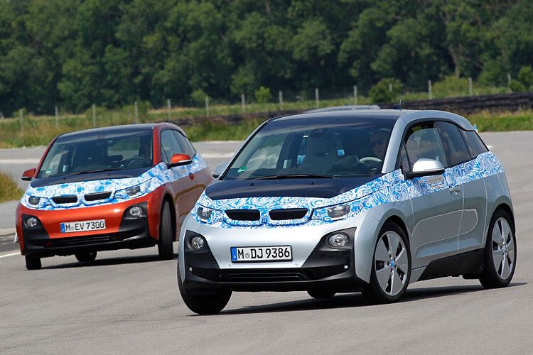Dank kurzer Überhänge ist der i3 nicht nur sehr übersichtlich, sondern auch wendig: 9,86 Meter beträgt sein Wendekreis. (Foto: BMW)