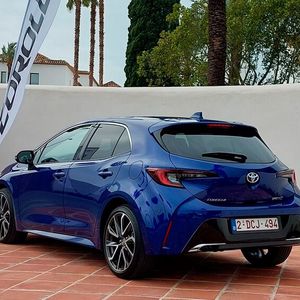 Neu ist die Lackvariante Juniper Blue Metallic. Ansonsten halten sich die optischen Änderungen in engen Grenzen.(Bild:  Rosenow – »kfz-betrieb«)