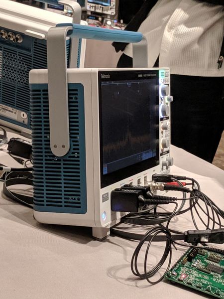 Ein wesentliches Merkmal der Oszilloskope ist das große Touchdisplay. Anwender sollen damit schneller und einfacher Funktionen aufrufen und Signale analysieren. (Bild: Hendrik Härter, ELEKTRONIKPRAXIS)