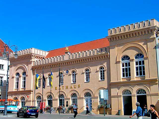 Schwerin liegt im Gesamtindex mit 70,4 Punkten auf Platz 2 und schafft es bei den Städten bis 150.000 Einwohner auf den ersten Platz. Auch beim Teilindex Bürgerservice führt die Landeshauptstadt von Mecklenburg-Vorpommern das Ranking an. (Archiv Vogel IT-Medien GmbH)