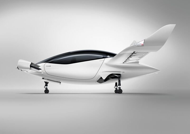 Der Lilium Jet ist das weltweit erste komplett elektrisch angetriebene Flugtaxi, das für fünf Personen ausgelegt ist. Er hat eine Reichweite von 300 km, die er in nur 60 Minuten ohne CO2-Emissionen zurücklegen kann.  (Lilium)