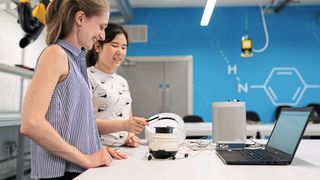 Frauen in MINT-Studienfächern sind längst keine Ausnahme mehr (Symbolbild). (Bild: frei lizenziert, ThisisEngineering RAEng)