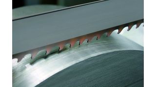 Bild 1: Futura Premium ist das universell einsetzbare beschichtete Hartmetallsägeband für hohe Zerspanungsleistung bei Bau-, Vergütungs- und Werkzeugstählen.  (Bild: Wikus)