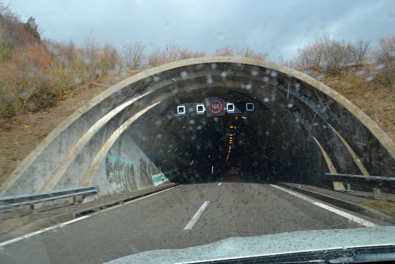 ... in ein schwarzes Firmament inklusive überraschenden Wintergewitters und Schneeregen. (Michel/»kfz-betrieb«)