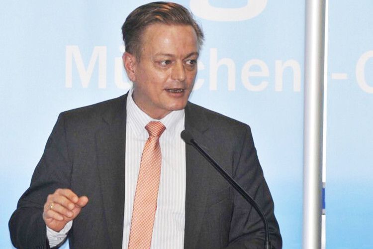 MdL Karl Straub, selbst Inhaber eines Autohauses: „Das reine Schrauben ist in den Hintergrund gerückt.“ (Foto: ZIetz)