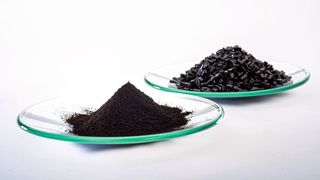 Der Spezialchemie-Konzern Lanxess hat mit Bayferrox 303 T ein Schwarzpigment für die Einfärbung von schwarzem Kunststoff entwickelt, das einen Reflektionsgrad bei Nah-Infrarotstrahlung (NIR) von 20 Prozent hat. Das ermöglicht eine effiziente und kostengünstige Kunststoffidentifizierung mittels NIR-Detektoren, wie sie zur Mülltrennung eingesetzt werden. (Lanxess AG)