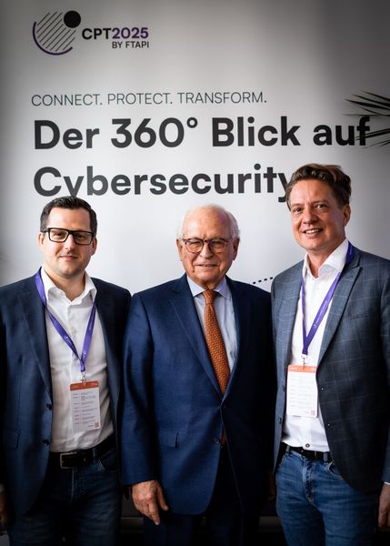(v. l.) Ftapi CEO Ari Albertini mit Prof. Dr. h.c. Wolfgang Ischinger (Präs. des Stiftungsrats der Münchner Sicherheitskonferenz) und Daniel Niesler (Ftapi). (Bild: FTAPI)
