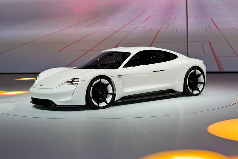 Mit dem Porsche Mission E sollen Reichweiten bis zu 500 Kilometer möglich sein. (Foto: Ampnet)
